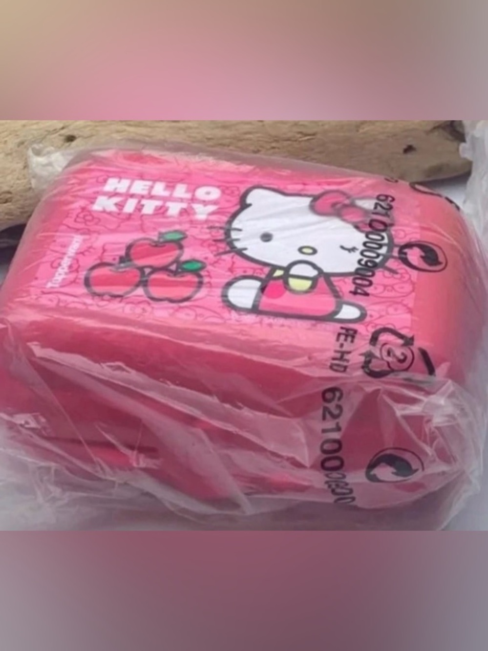 Tupperware Hello Kitty Pink Snack Box - Picture 3 of 3
